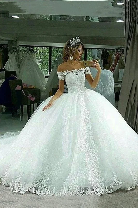 Ball Gown Wedding Dresses Boat Neck Tulle With Applique Court Train Lace Sleeveless Dress